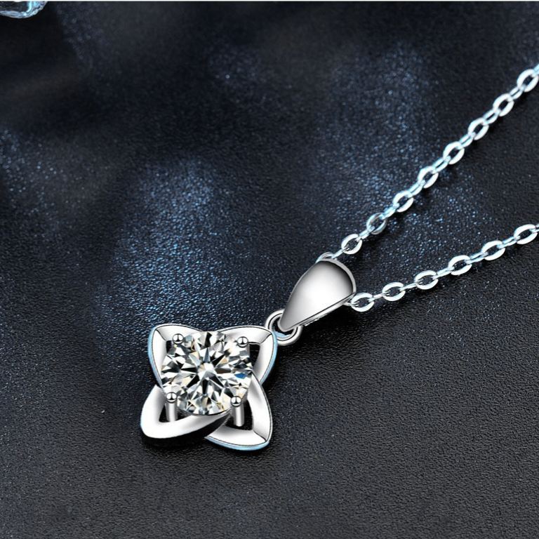 S925 Sterling Silver Moissanite Clover Pendant Necklace