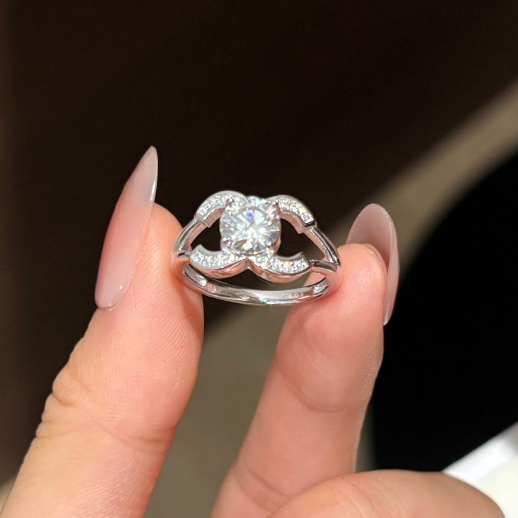 S925 Sterling Silver Four-Prong Moissanite Ring