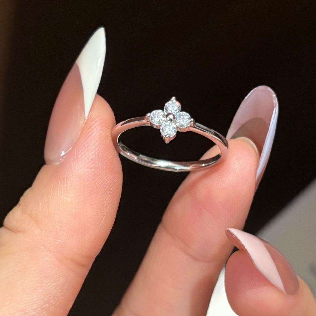 S925 Sterling Silver Four-Leaf Clover Moissanite Ring