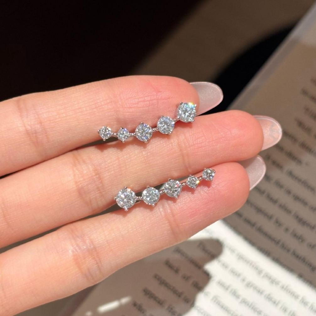 S925 Sterling Silver Curved D-Color Moissanite Stud Earrings