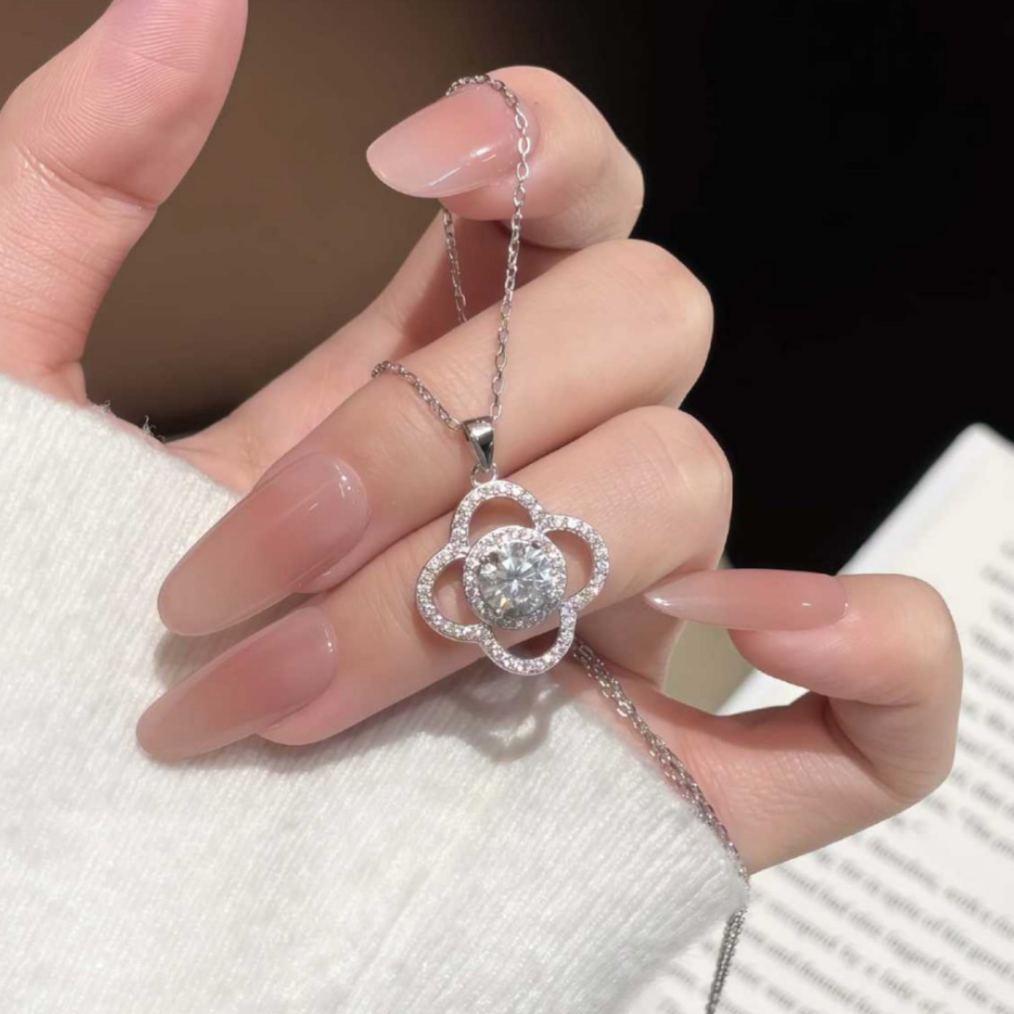 S925 Sterling Silver Four-Leaf Clover Moissanite Necklace
