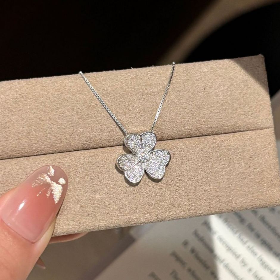 S925 Sterling Silver Four-Leaf Clover Moissanite Necklace
