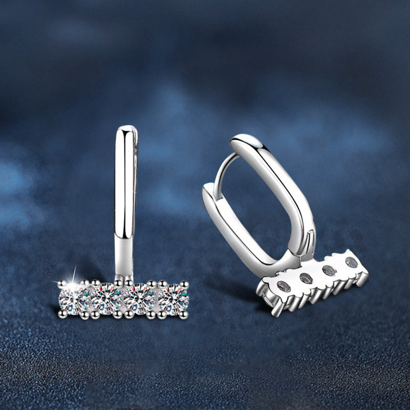 Mini U-Shaped Moissanite Stud Earrings – detail view 3