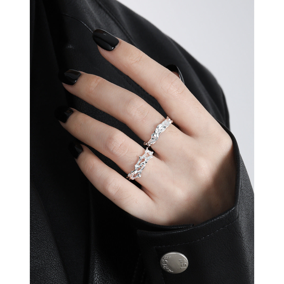 Organic Openwork Molten Statement Ring – detail view 3
