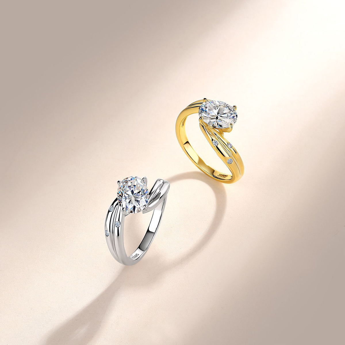 2 Carat Oval Moissanite Engagement Ring – detail view 3