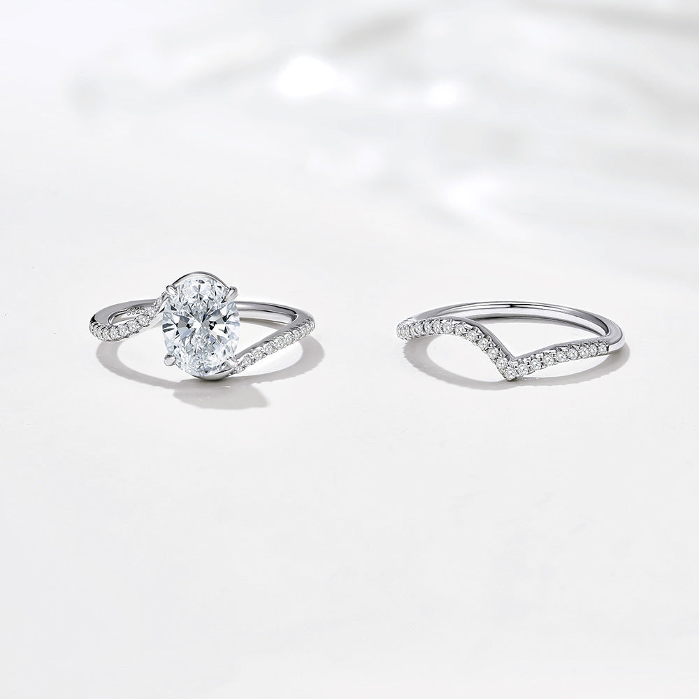 Oval Moissanite V-Shaped Bridal Ring Set – detail view 3