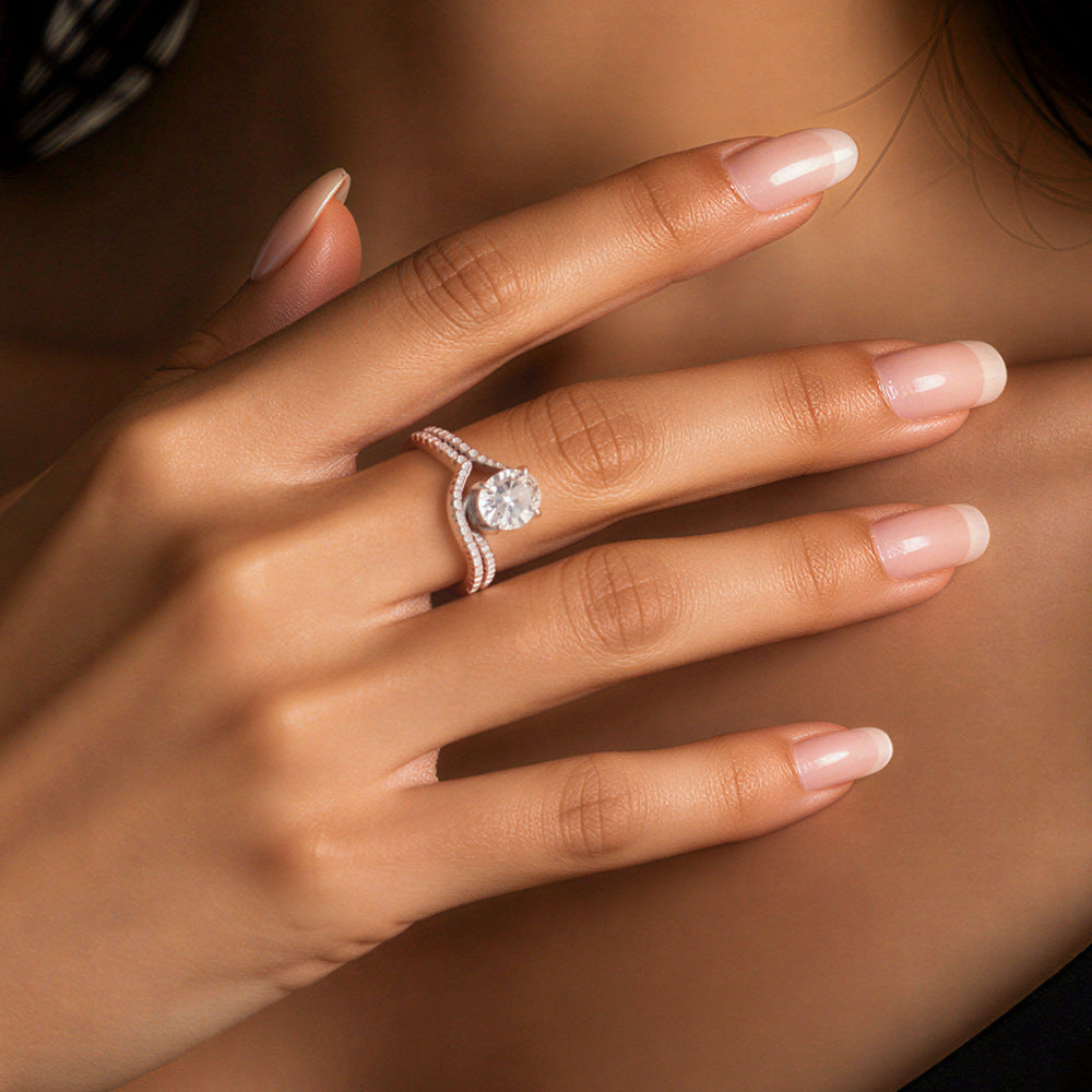 Oval Moissanite V-Shaped Bridal Ring Set – image 4