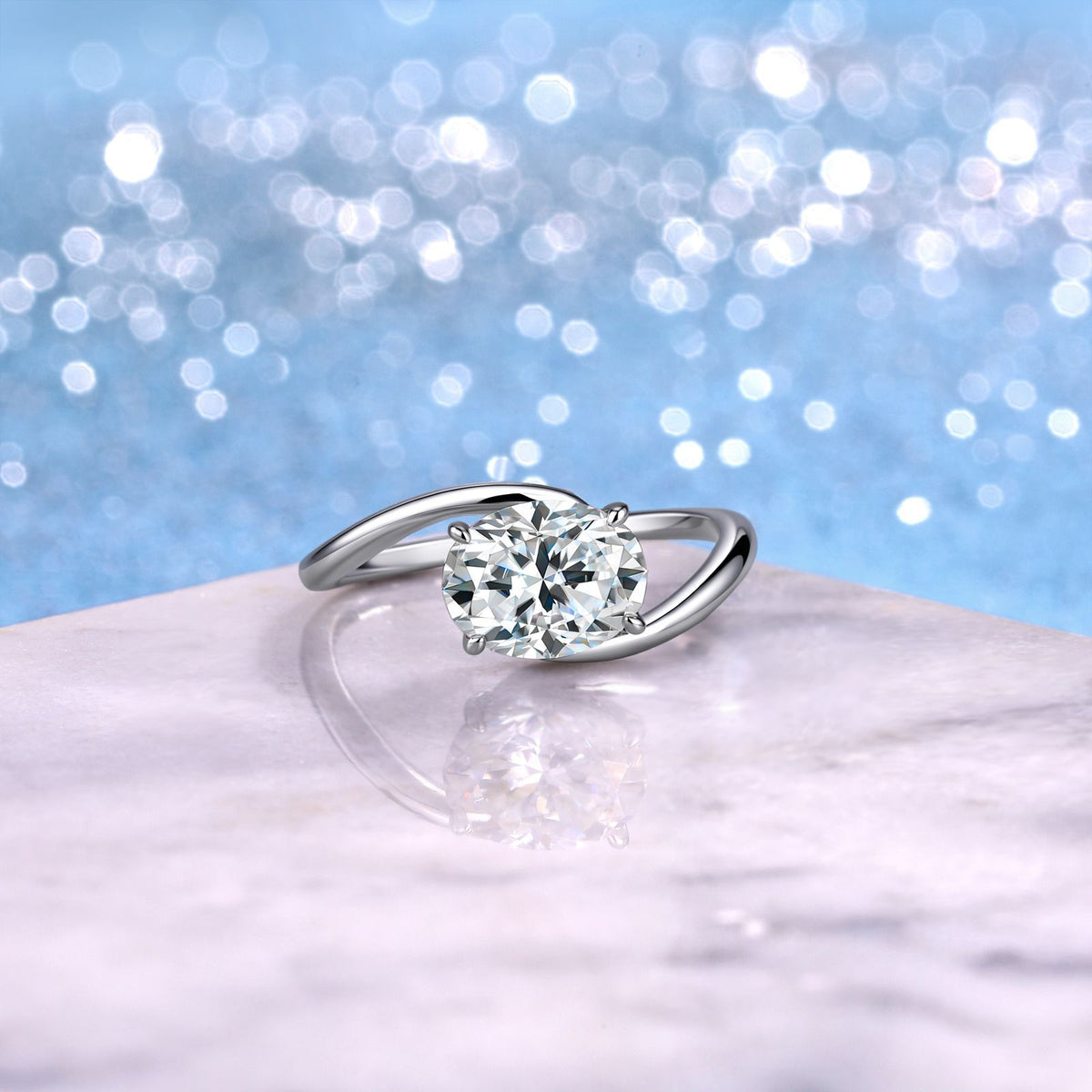 Oval Moissanite Simple Engagement Ring – detail view 3