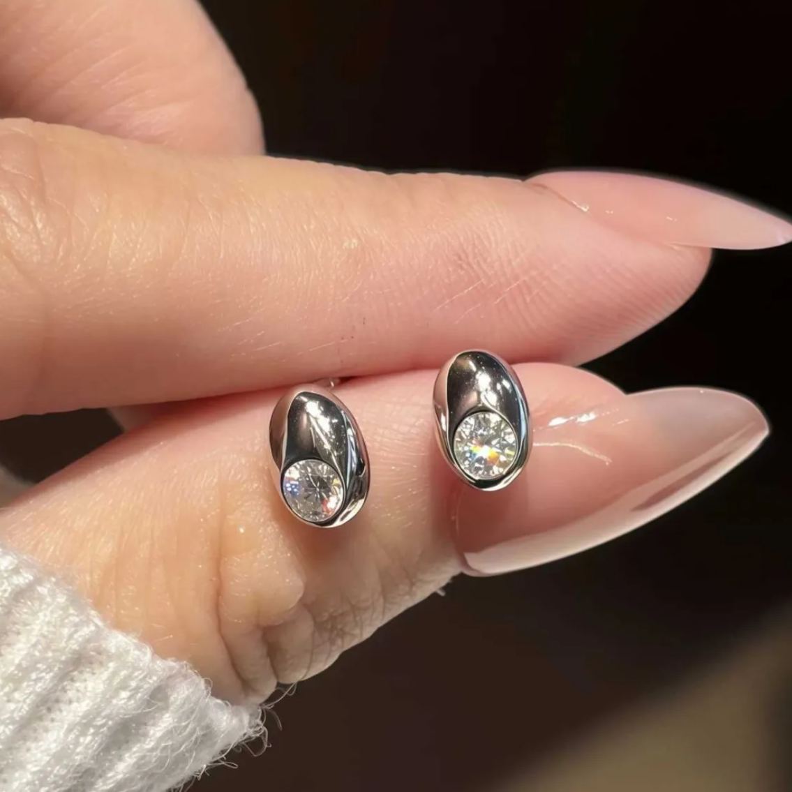Oval Moissanite Stud Earrings YCE882 – detail view 3
