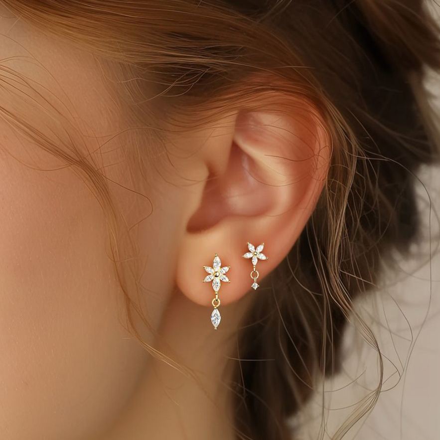 Petal Stud Earrings with Zirconia – detail view 3