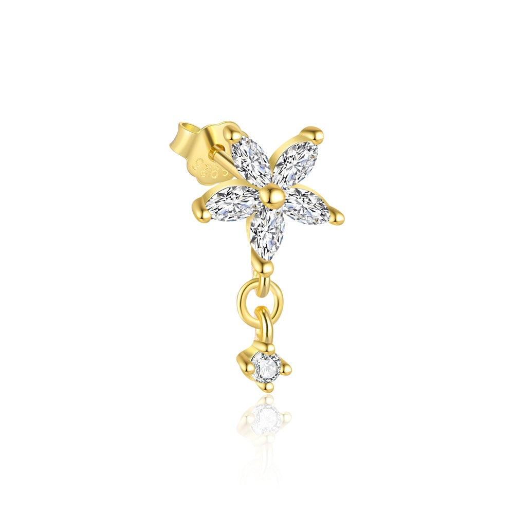 Petal Stud Earrings with Zirconia – image 5