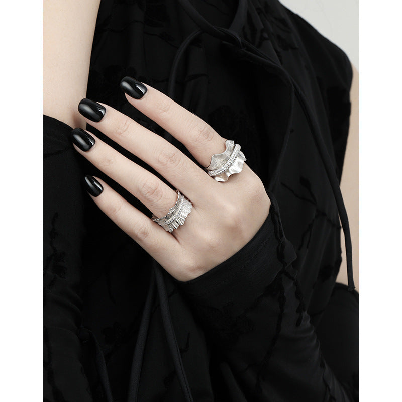 Textured Pleated Fan Open Ring – detail view 3