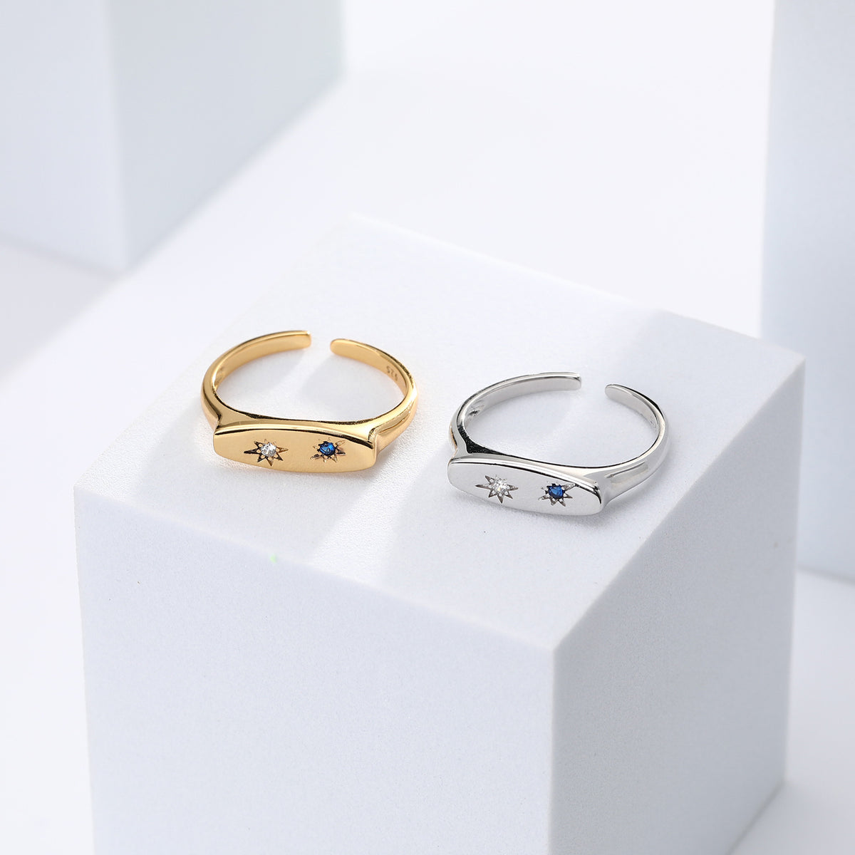 Niche Bar Signet Zirconia Ring