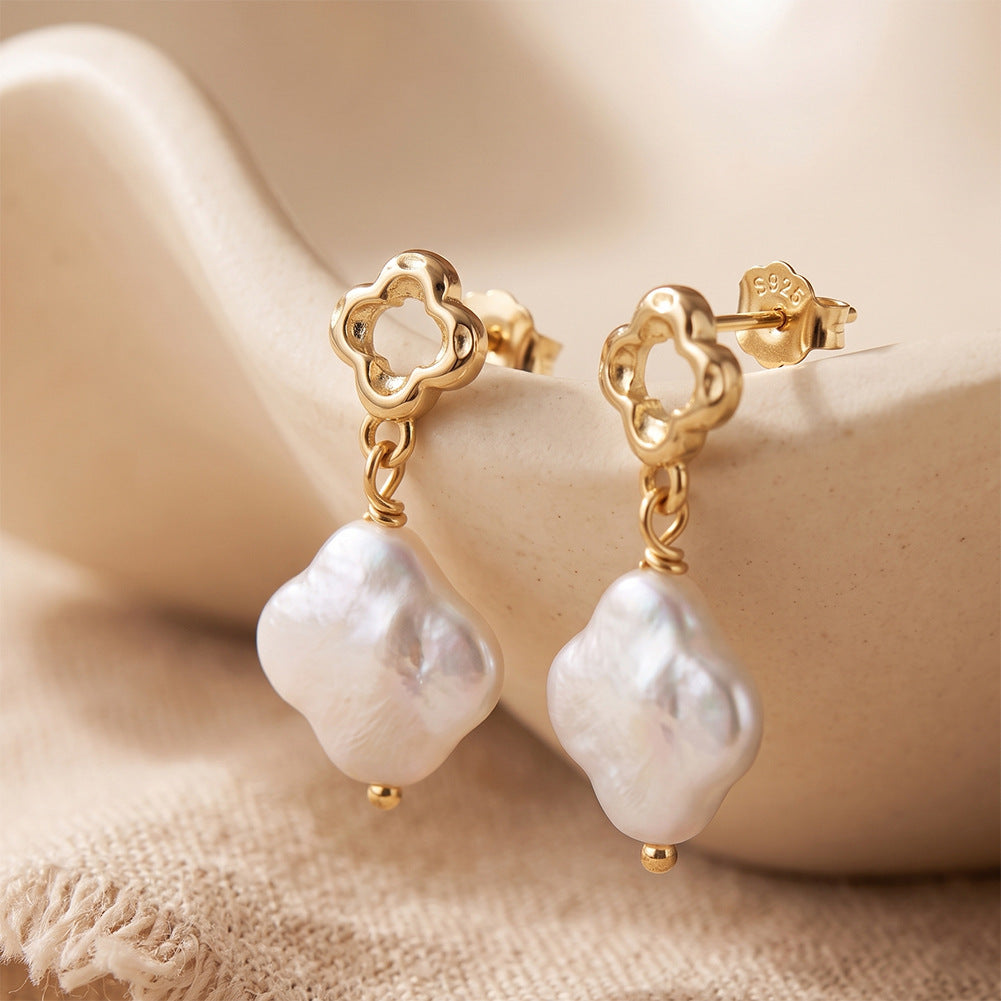 Quatrefoil Freshwater Pearl Drop Earrings – detail view 3