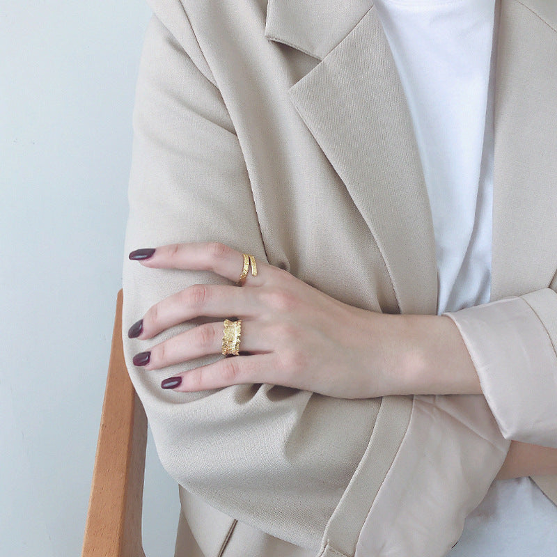 Raw Rock Texture Statement Ring – detail view 3