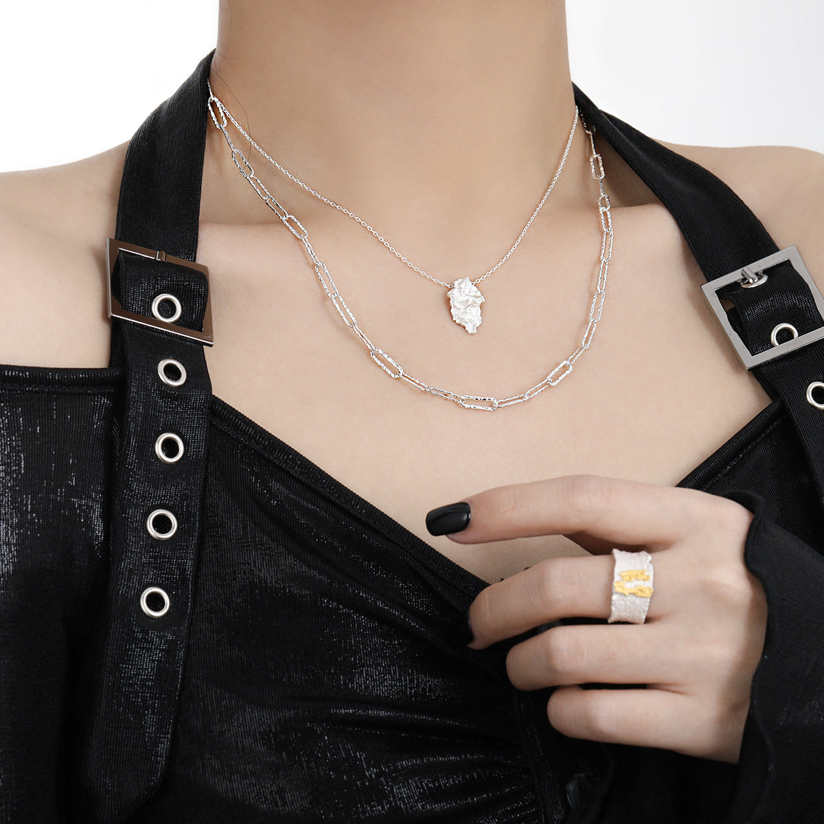 Raw Texture Sculptural Pendant Necklace – detail view 3
