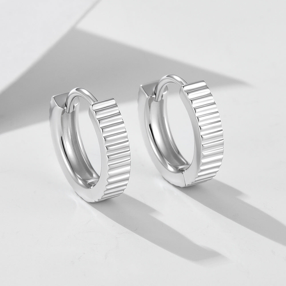Modern Ribbed Huggie Hoop Earrings – detail view 3