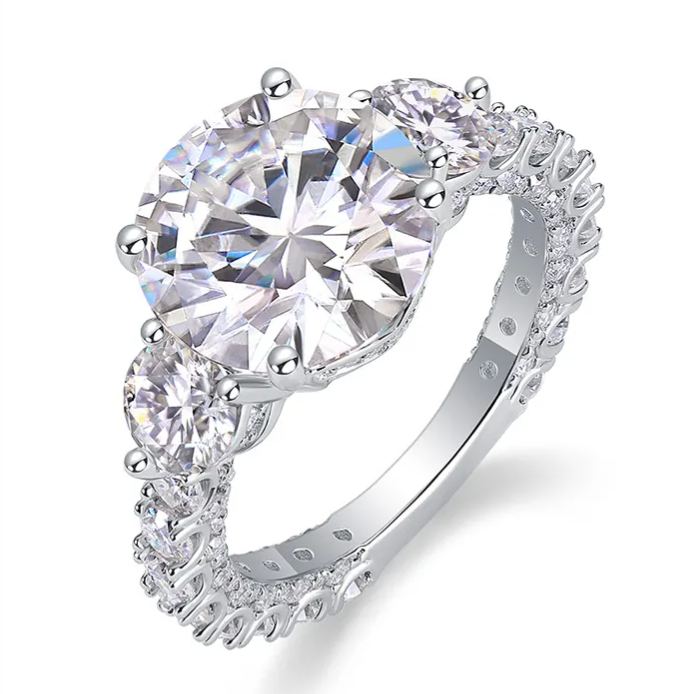 Ring with 5-Carat Moissanite – image 4