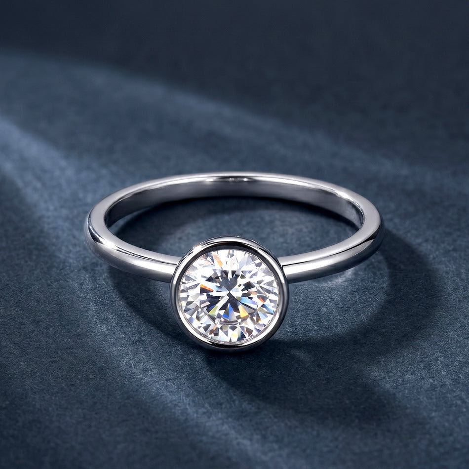 Minimalist Round Lab Grown Diamond Bezel Ring – detail view 3