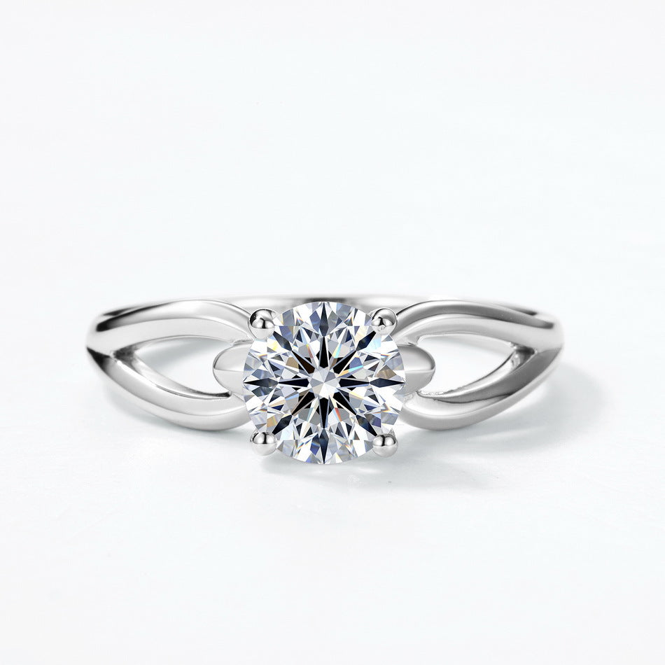 Round Lab Grown Diamond Split Shank Ring – detail view 3