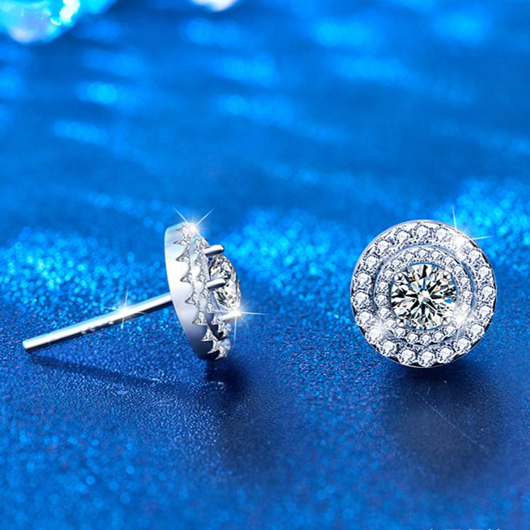 Round 4.5mm Moissanite Stud Earrings – image 4
