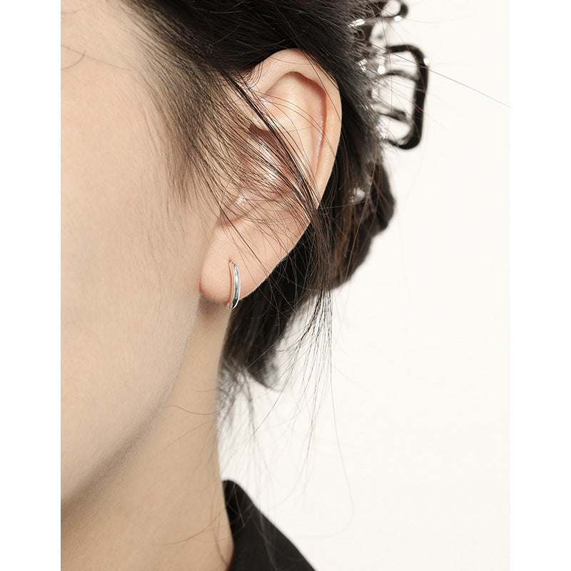 Minimalist Rounded Wide Hoop Earrings – image 4