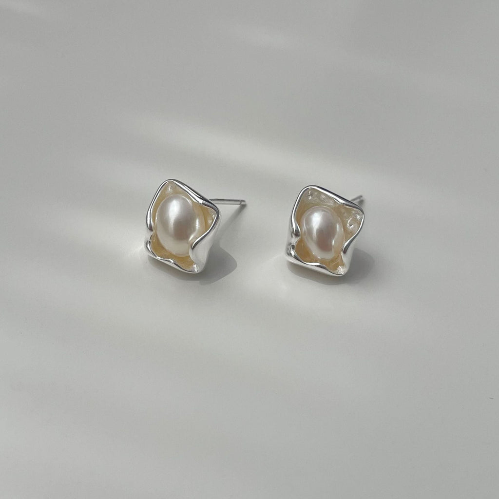 Freshwater Pearl Stud and Necklace Set – image 5