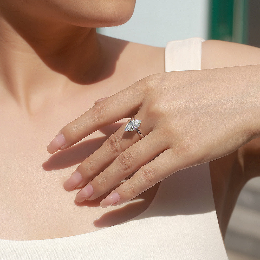 Marquise Cut Four-Claw Moissanite Ring – image 5
