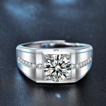 Cross Arrangement Moissanite Ring – image 4
