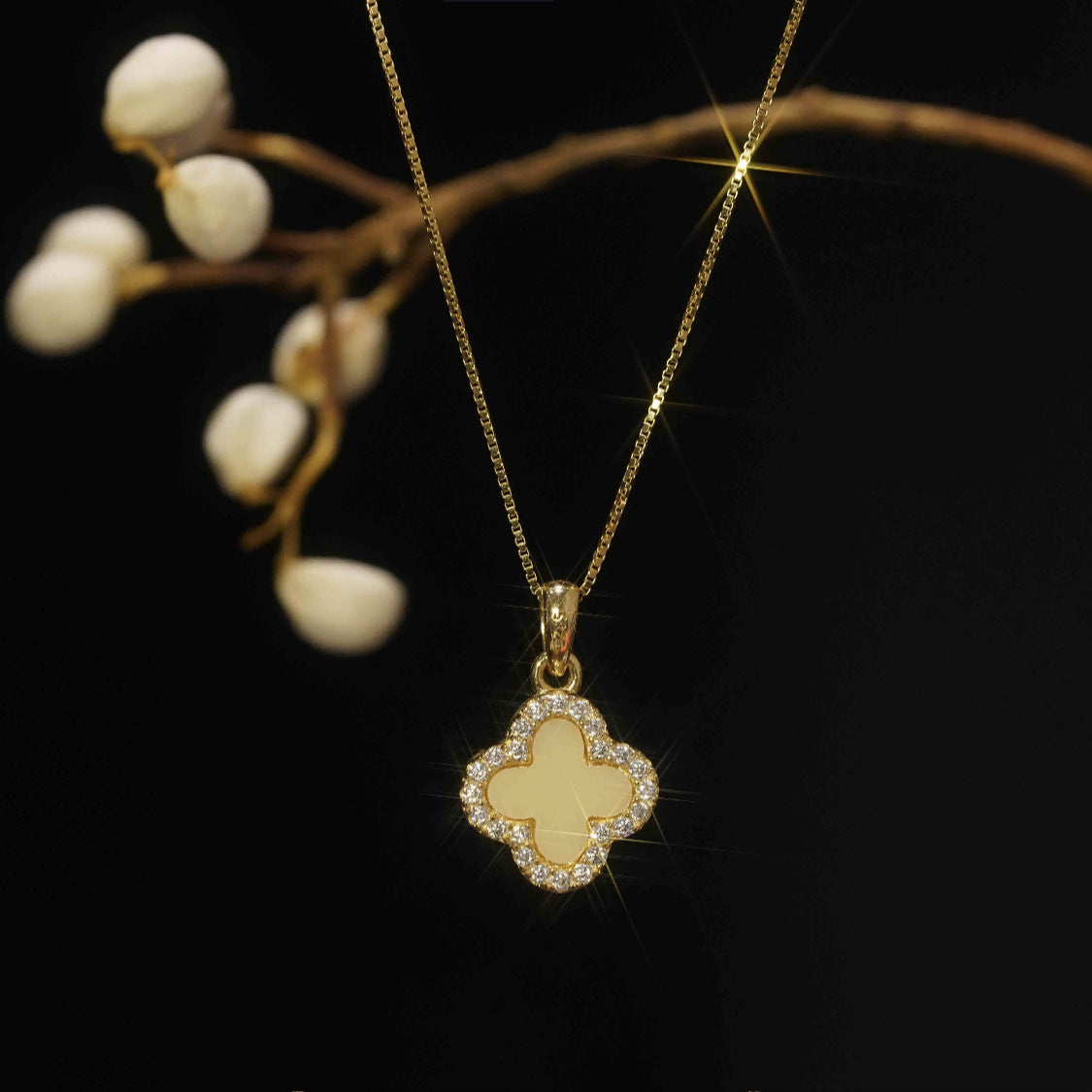 Flower Necklace – detail view 3