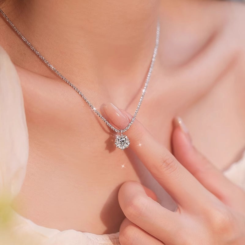 Crown Six-Claw Moissanite Necklace – detail view 3