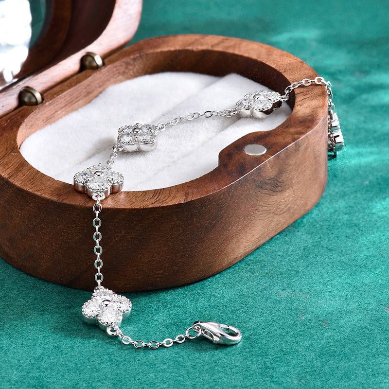 Moissanite Clover Bracelet YCS093 – detail view 3