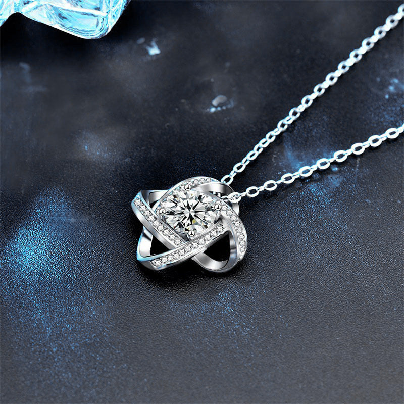 Moissanite Four-Leaf Clover Necklace – detail view 3