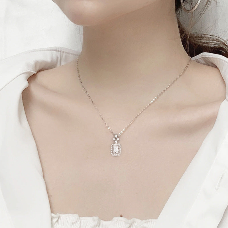 Moissanite 5x7mm Clavicle Necklace – detail view 3