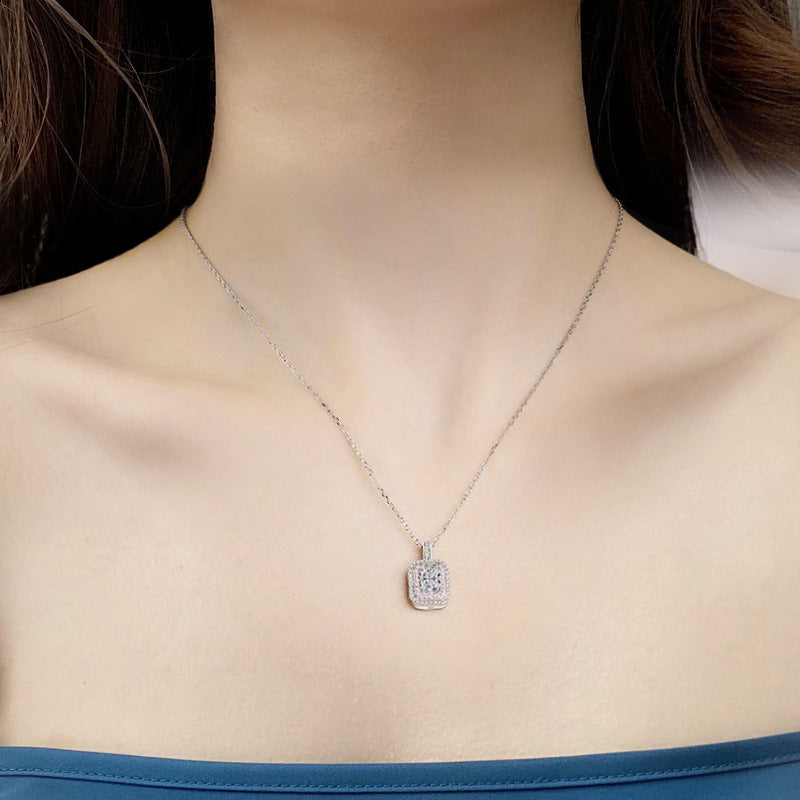 Rectangular Moissanite Pendant Necklace – detail view 3