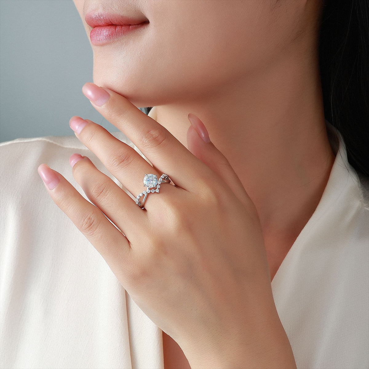 Row Set Moissanite Engagement Ring – detail view 3