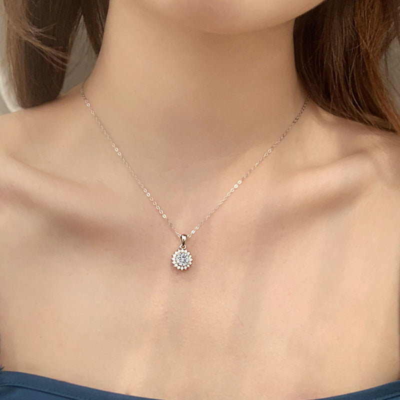 11mm Sunflower Moissanite Pendant – detail view 3