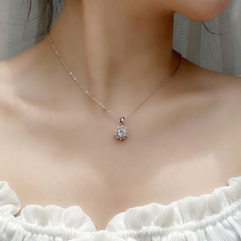 12mm Sunflower Moissanite Pendant – detail view 3