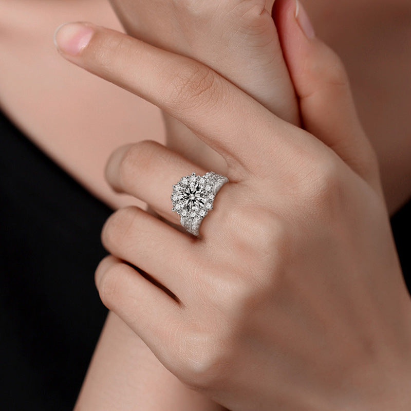 Moissanite Sunflower Ring – detail view 3