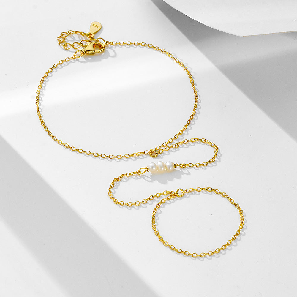 Natural Pearl Finger Chain Bracelet – detail view 3