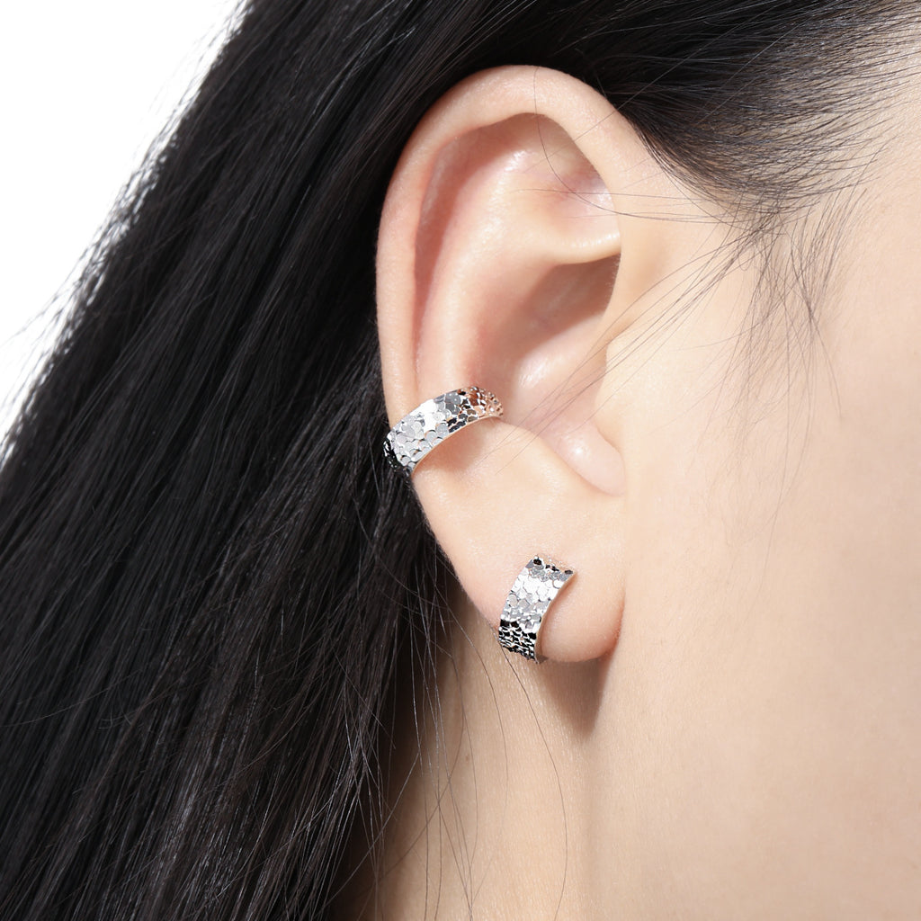 Scale Textured Huggie Hoop Earrings – image 4