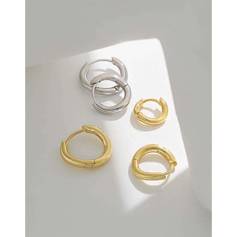 Sculptural Teardrop Huggie Hoop Earrings – detail view 3