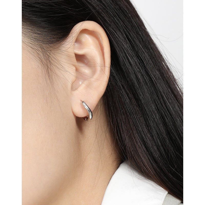 Sculptural Teardrop Huggie Hoop Earrings – image 4