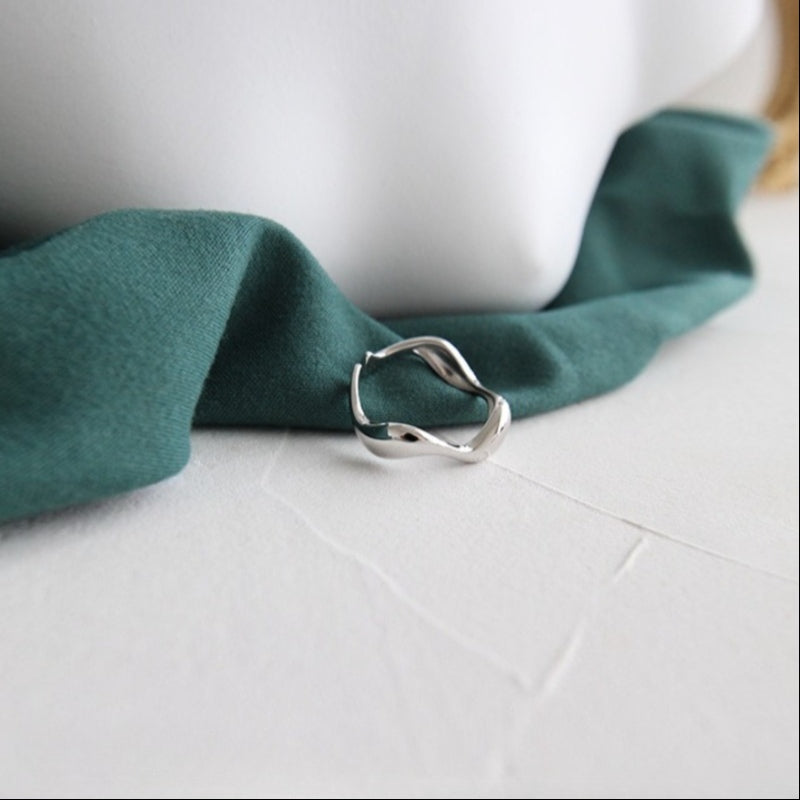 Sculptural Fluid Wave Open Ring – image 5