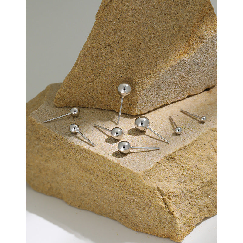 Classic Ball Stud Earrings – detail view 3