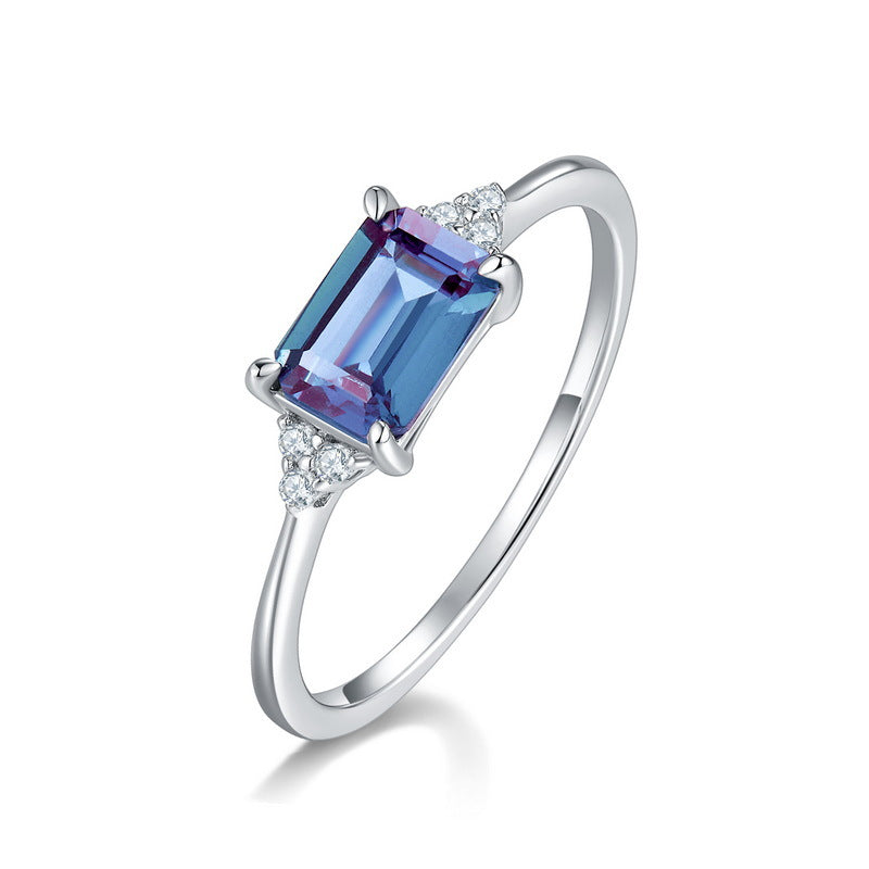 Simple Alexandrite Ring – detail view 3