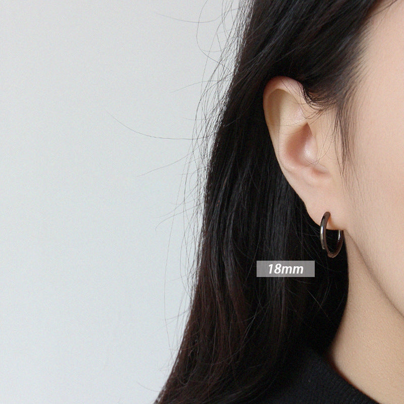 Minimalist Smooth Hoop Earrings – image 4