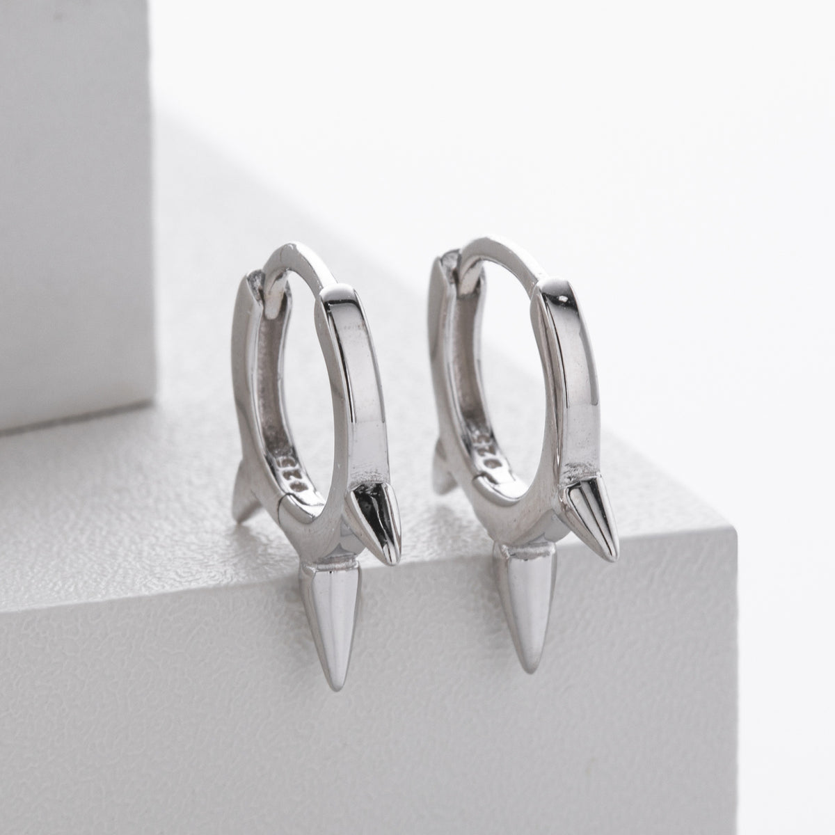 Minimalist Spike Huggie Hoop Earrings – image 4