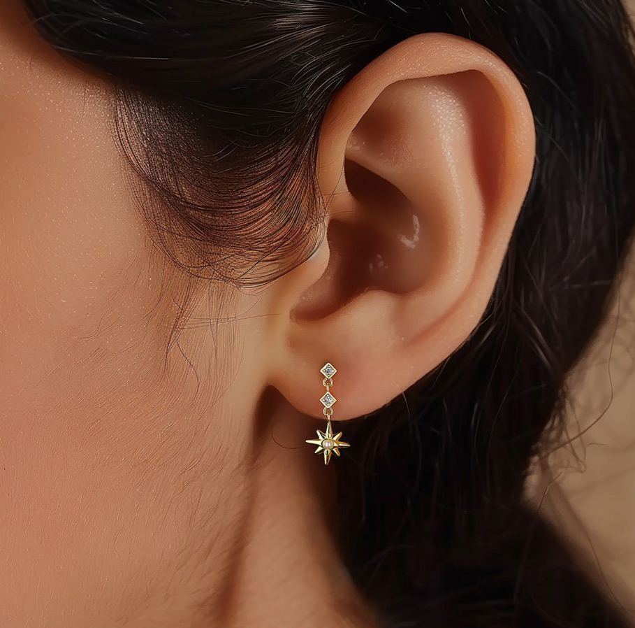 Star and Moon Stud Earrings with Zirconia – detail view 3
