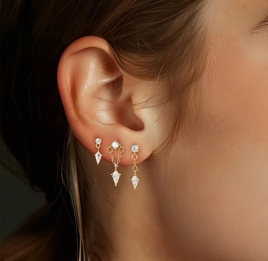 Minimalist Cubic Zirconia Stud Earrings – detail view 3